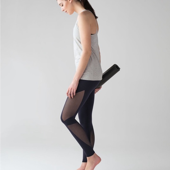 Grey Lululemon Reveal 7/8 Tight Size Small - Picture 1 of 10